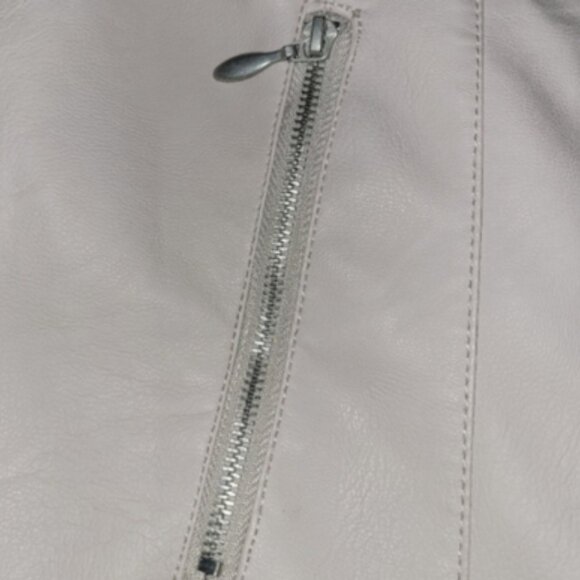 WOMEN'S BACCINI CREAM FAUX LEATHER JACKET - Picture 3 of 5